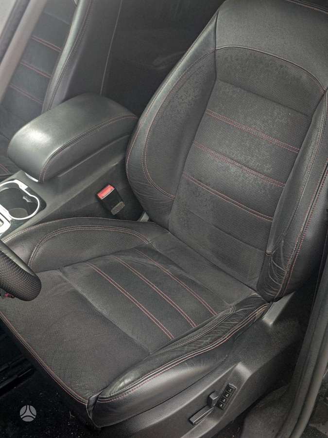 Ford S-MAX 2011 — photo 22