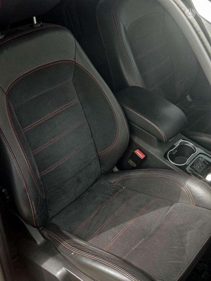Ford S-MAX 2011 — photo 24