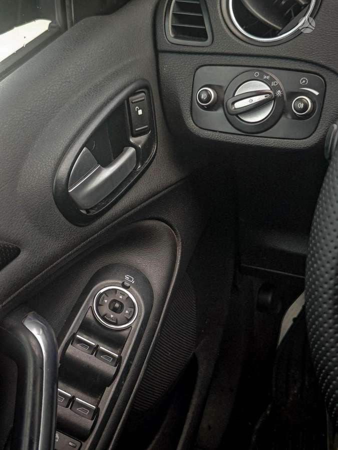 Ford S-MAX 2011 — photo 28