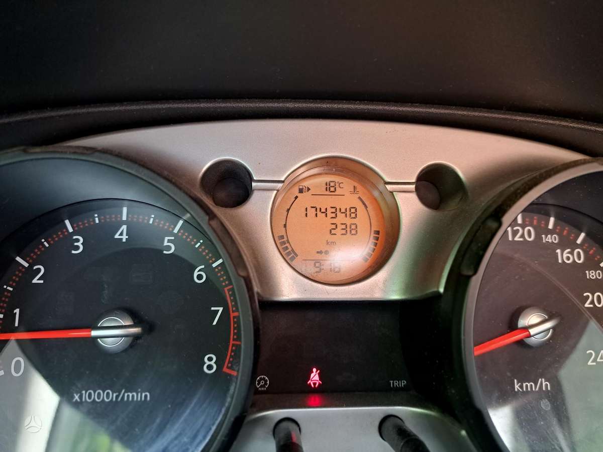Nissan Qashqai 2007 — interior