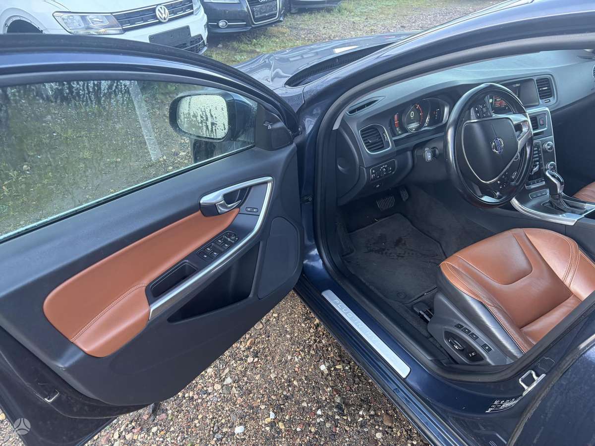 Volvo V60 2015 — photo 12