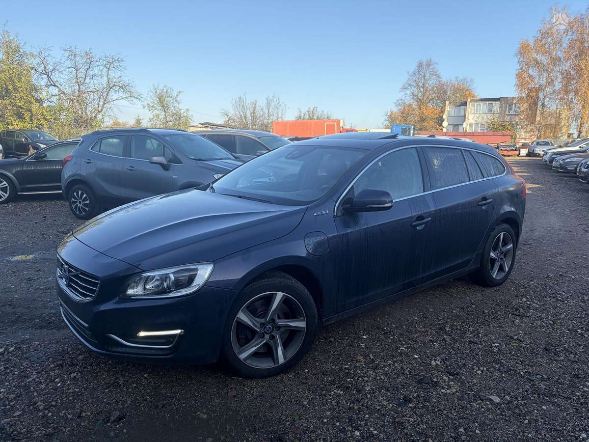 Volvo V60 2015 — rear view