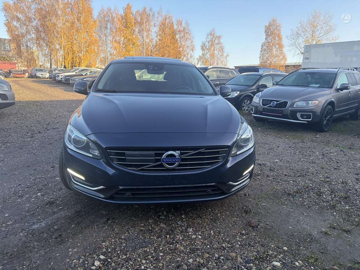 Volvo V60 2015 — interior