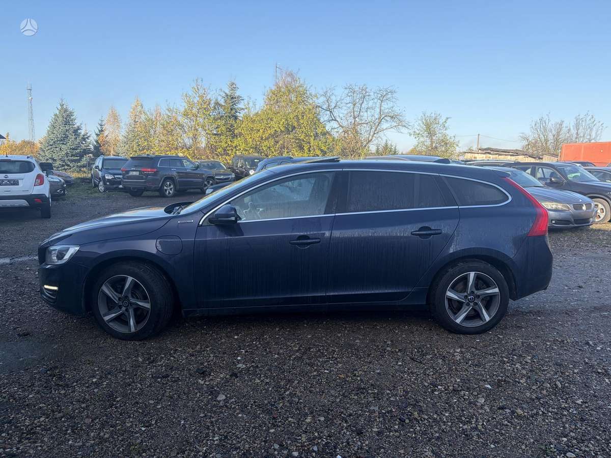 Volvo V60 2015 — photo 8