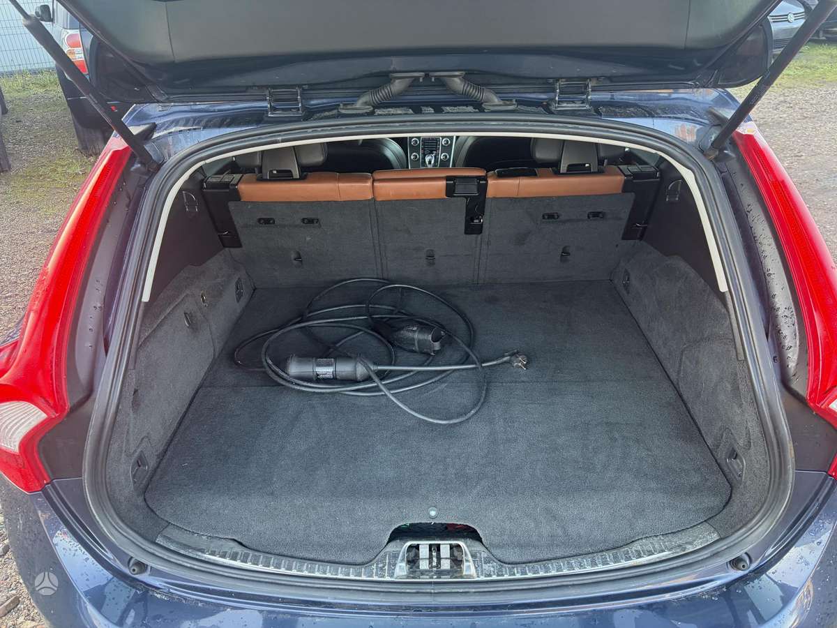 Volvo V60 2015 — photo 9