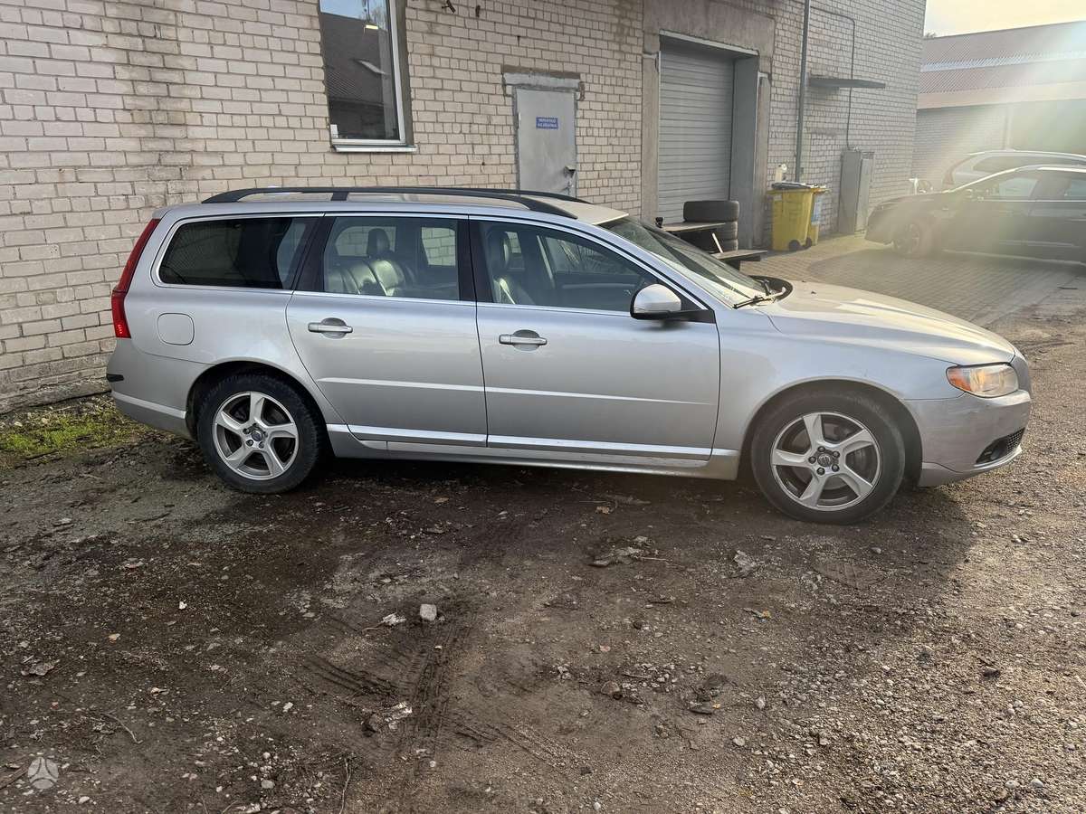 Volvo V70 2013 — салон