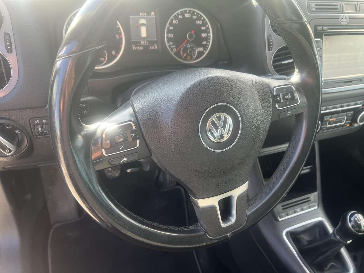 Volkswagen Tiguan 2012 — photo 11