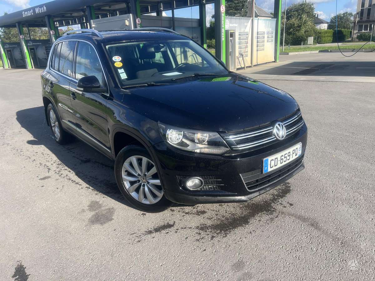 Volkswagen Tiguan 2012 — rear view