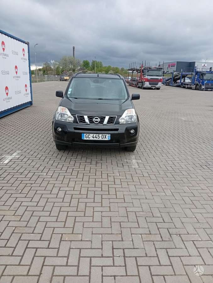 Nissan X-Trail 2007 — rear view