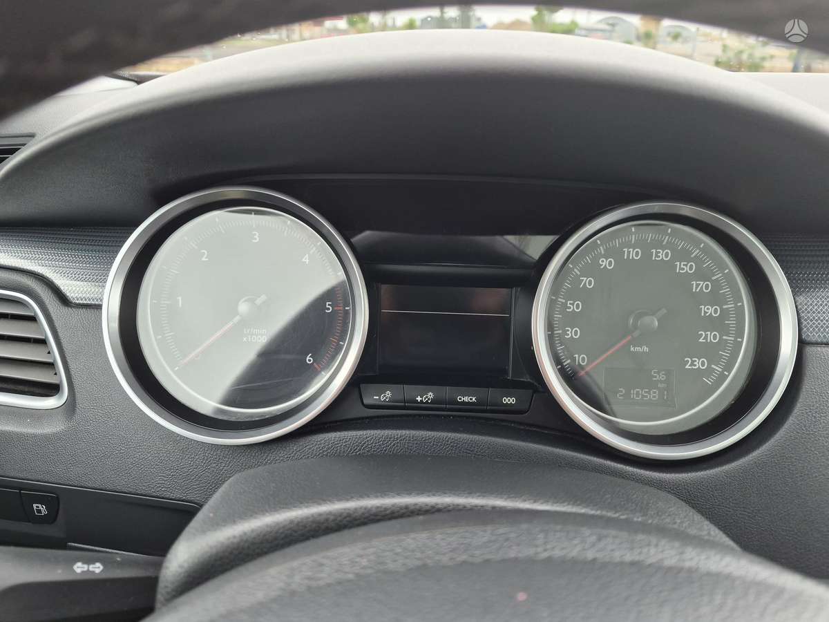 Peugeot 508 2015 — photo 16