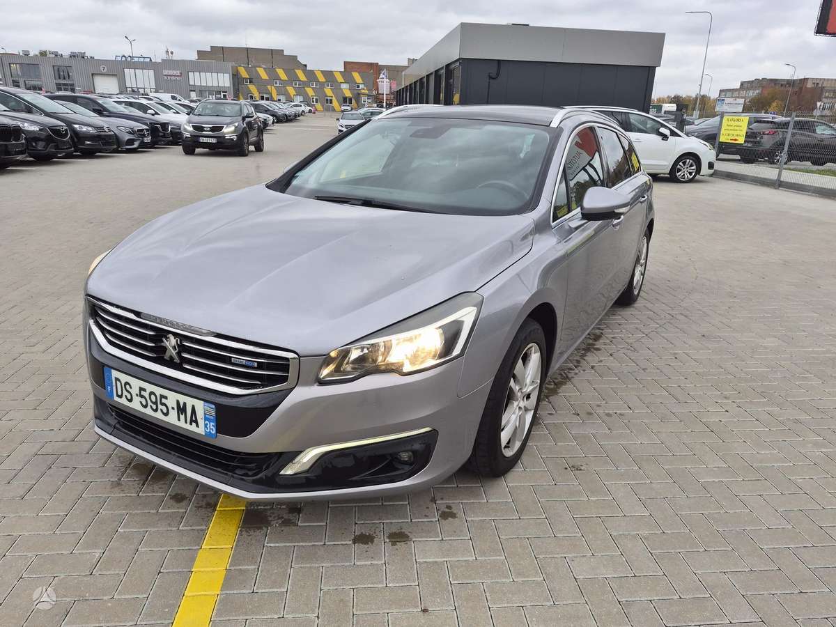 Peugeot 508 2015 — interior