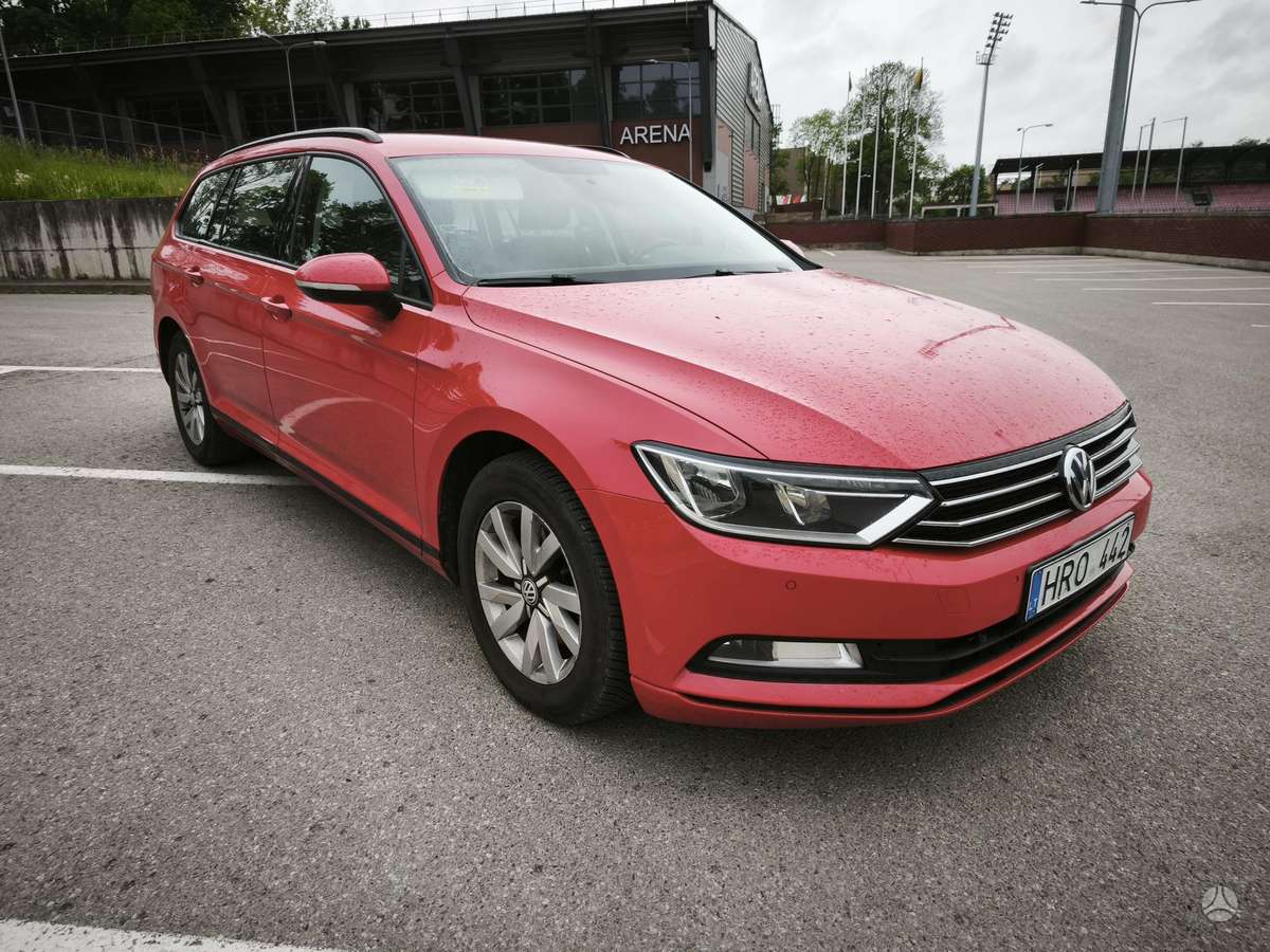 Volkswagen Passat 2015 — rear view