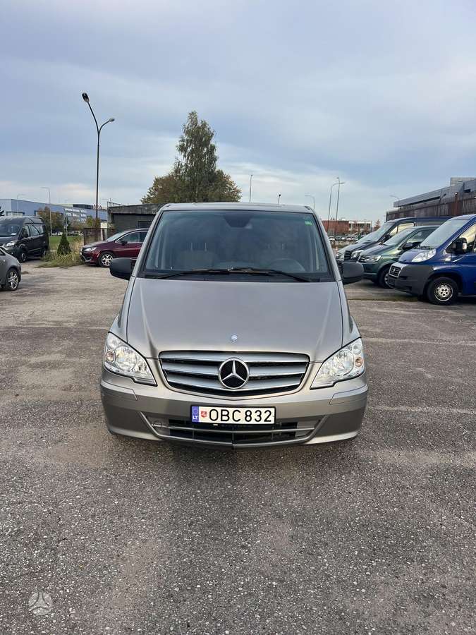 Mercedes-Benz Vito 2011 — rear view