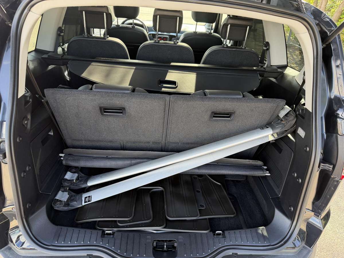 Ford S-MAX 2013 — photo 10