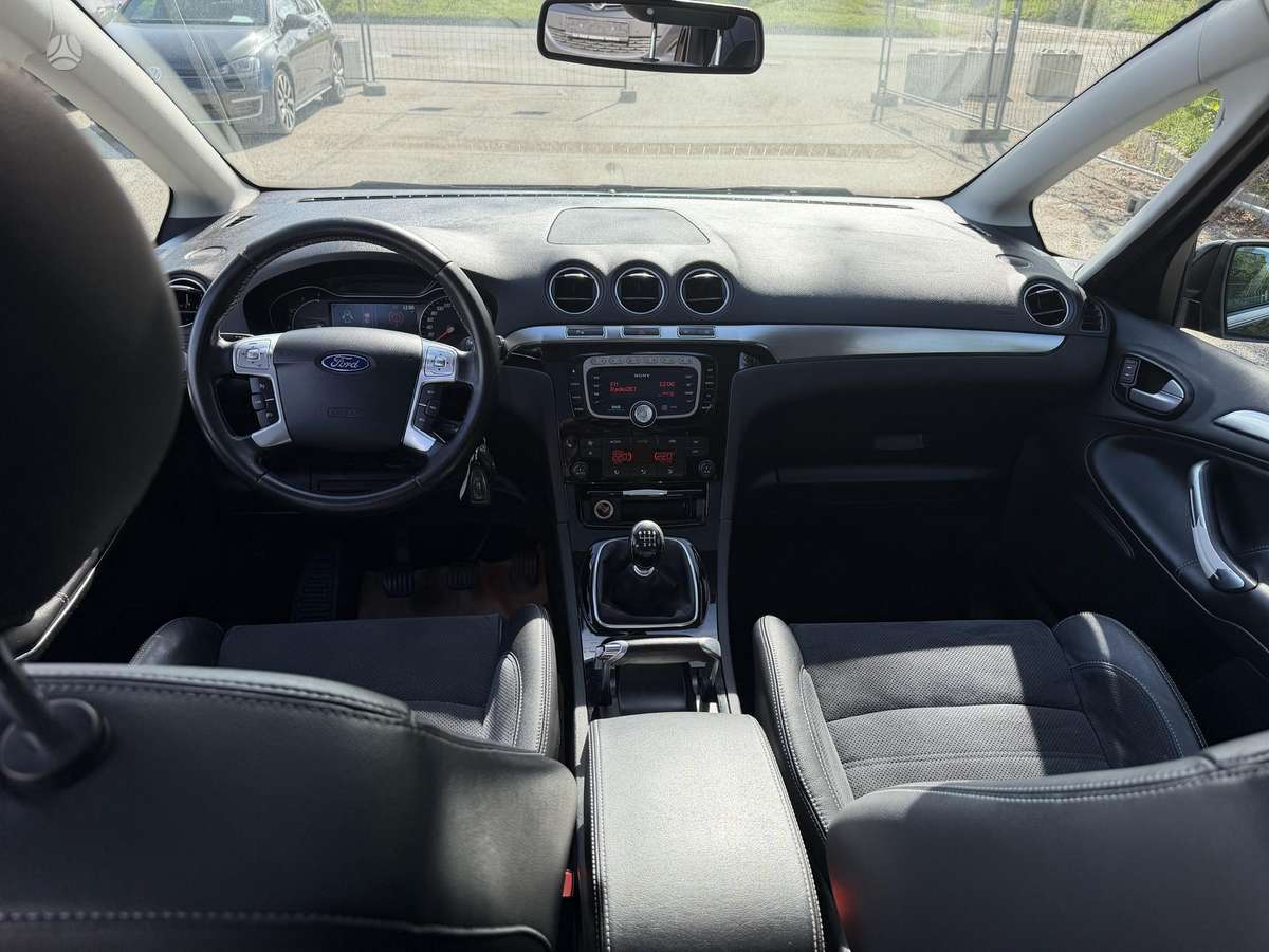 Ford S-MAX 2013 — photo 11