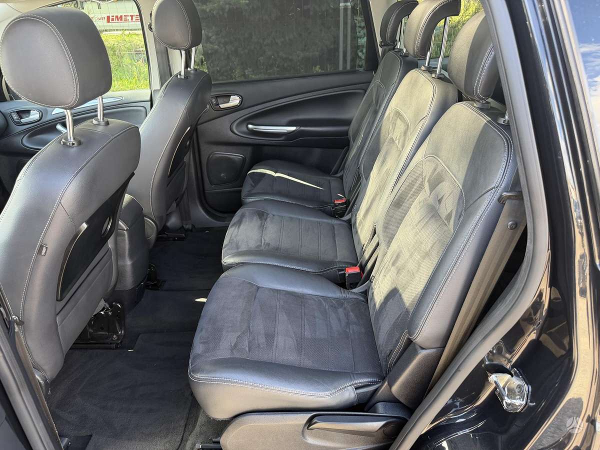 Ford S-MAX 2013 — photo 12