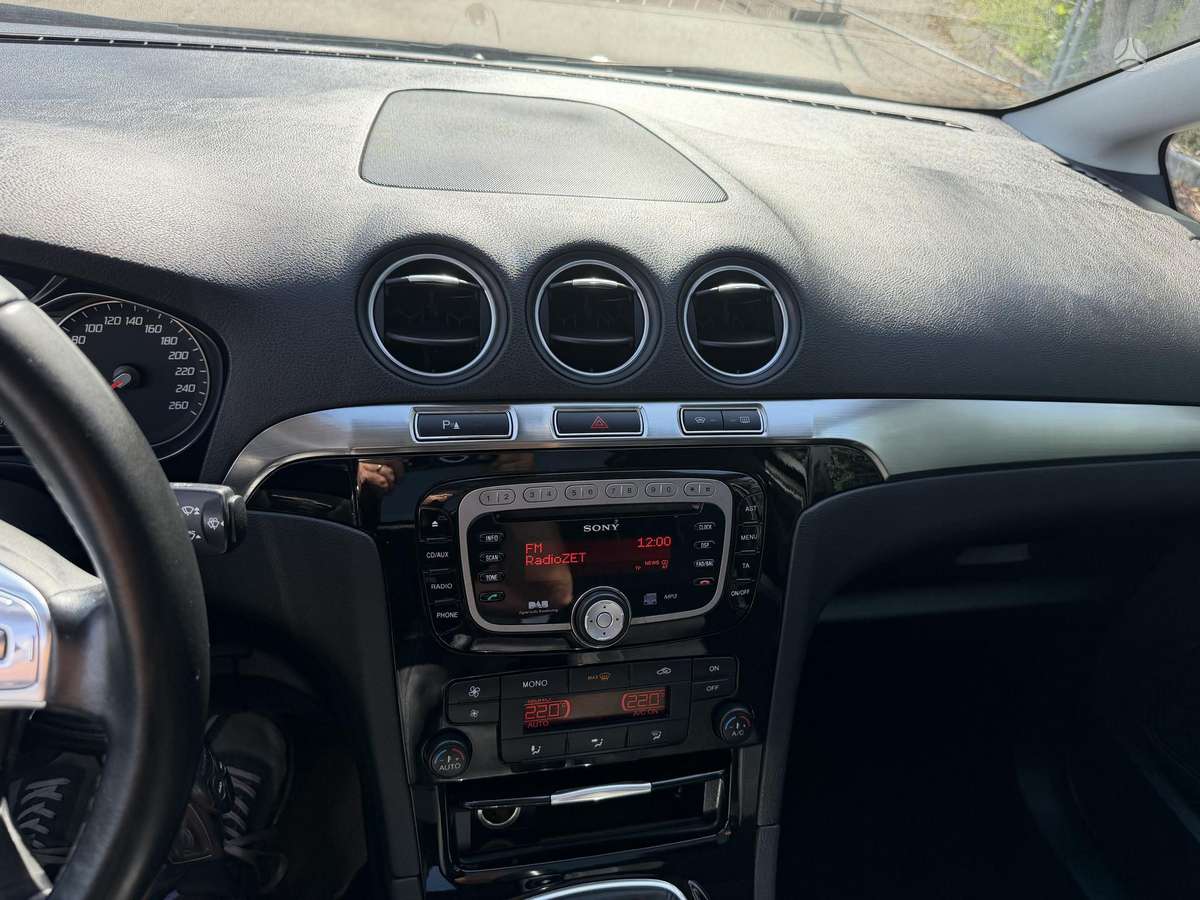 Ford S-MAX 2013 — photo 14