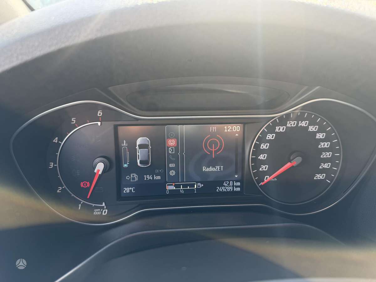 Ford S-MAX 2013 — photo 15