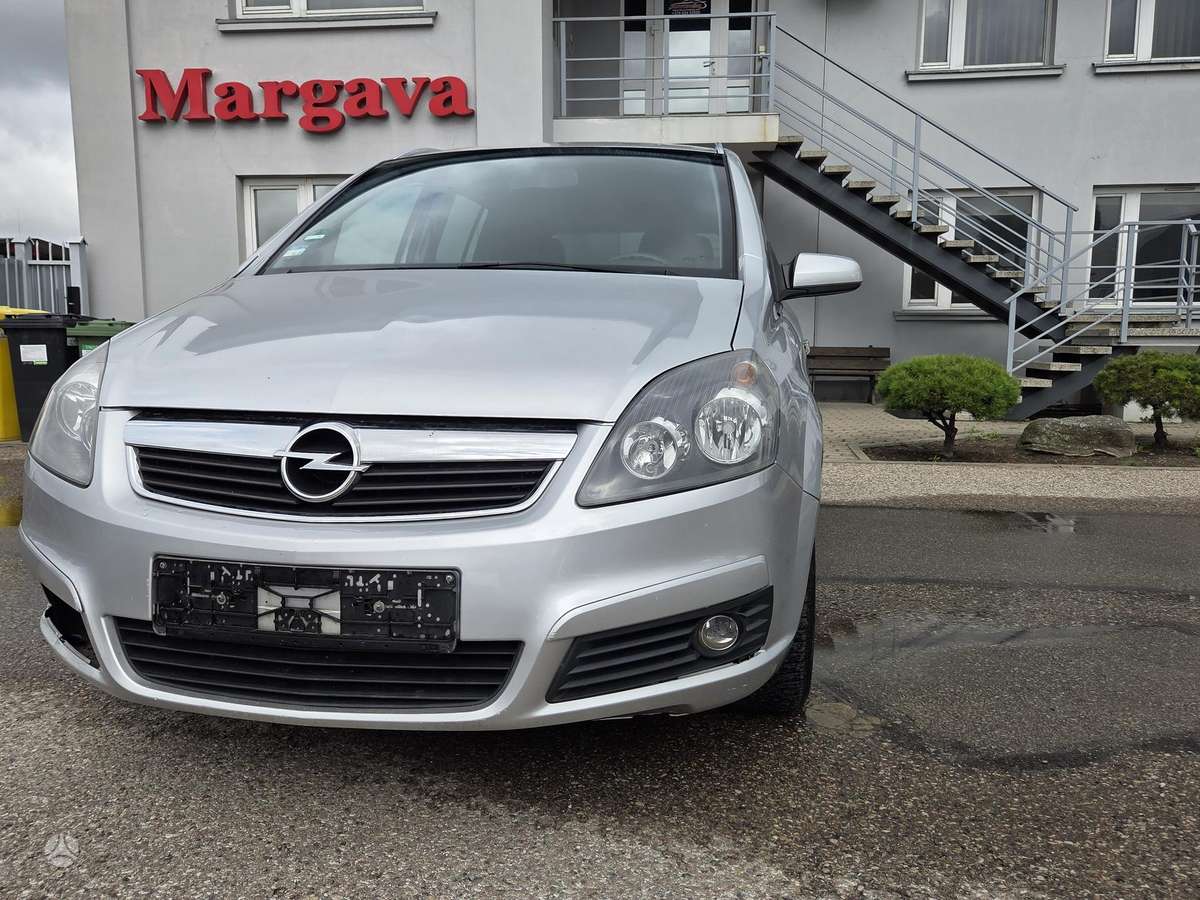Opel Zafira 2008 — вигляд ззаду