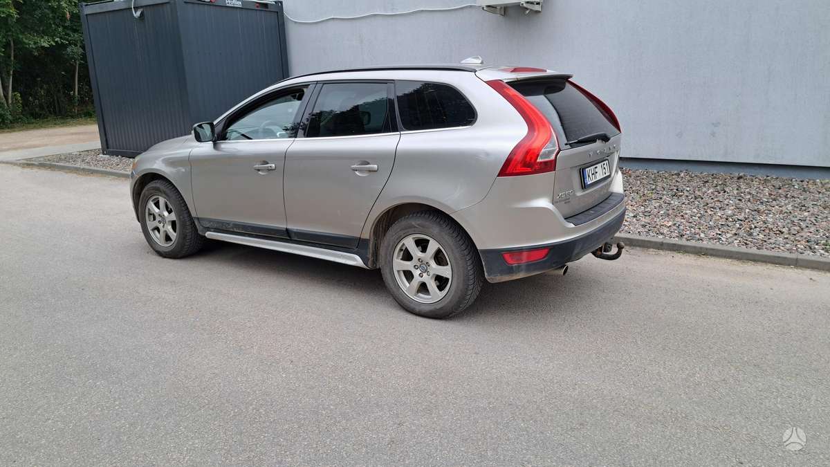 Volvo XC60 2010 — rear view