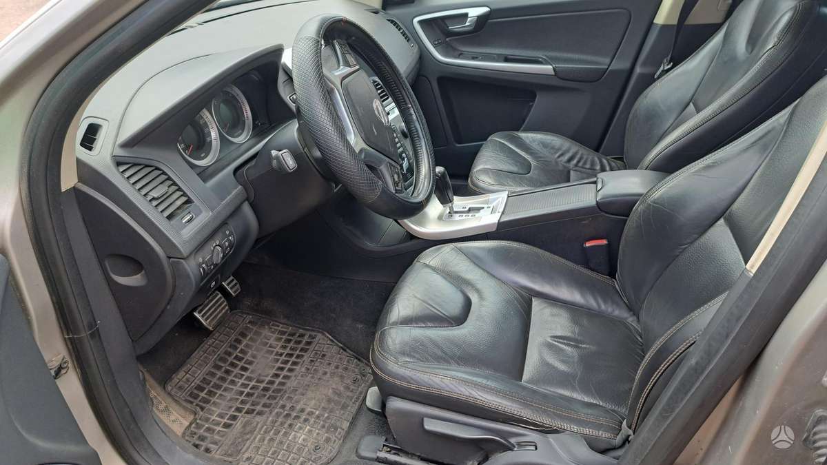Volvo XC60 2010 — photo 5