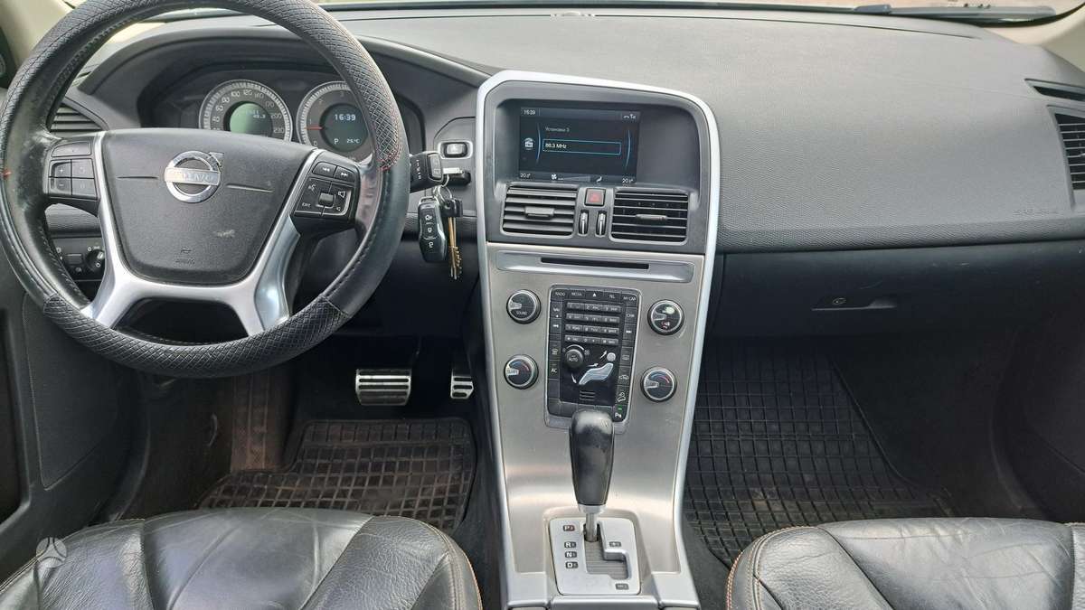 Volvo XC60 2010 — photo 6