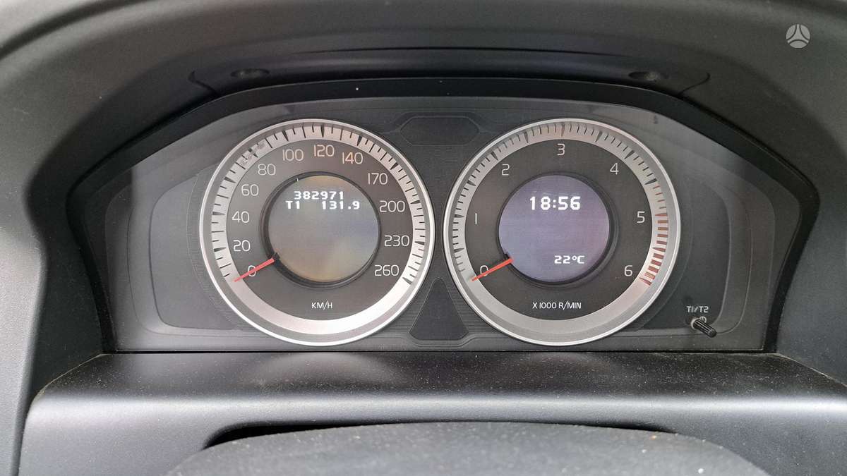 Volvo XC60 2010 — photo 7