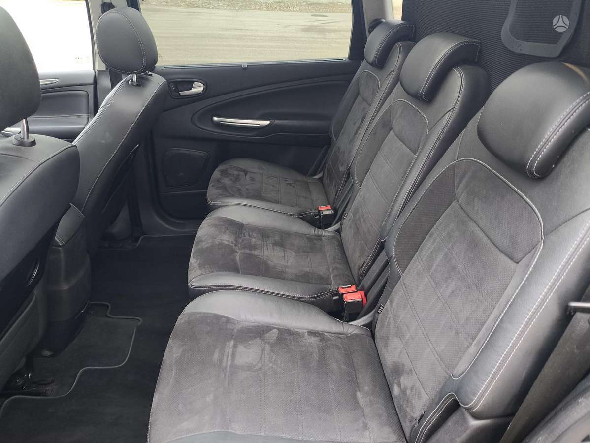 Ford S-MAX 2013 — photo 11