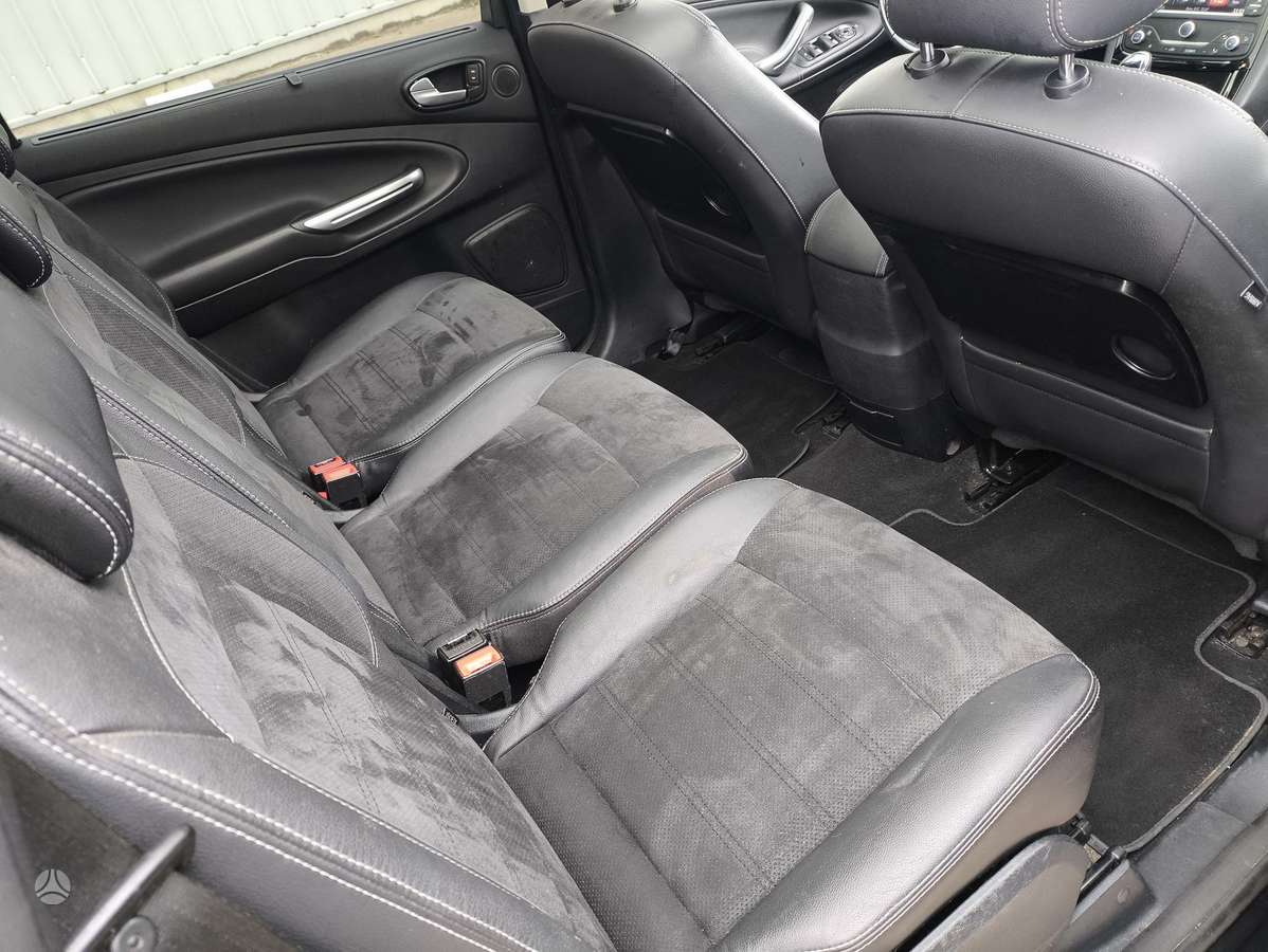 Ford S-MAX 2013 — photo 12