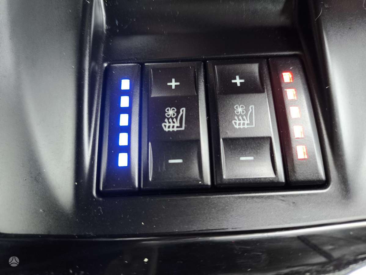 Ford S-MAX 2013 — photo 17