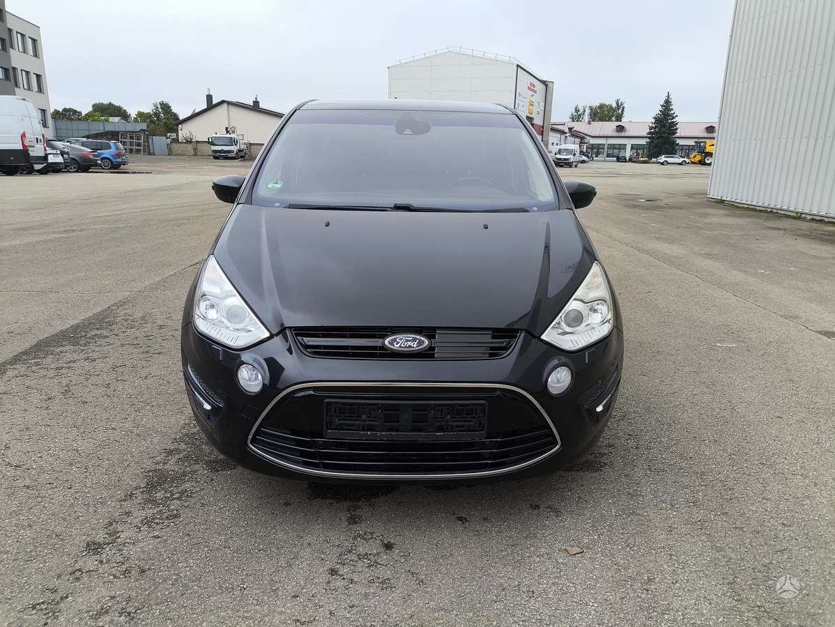 Ford S-MAX 2013 — rear view