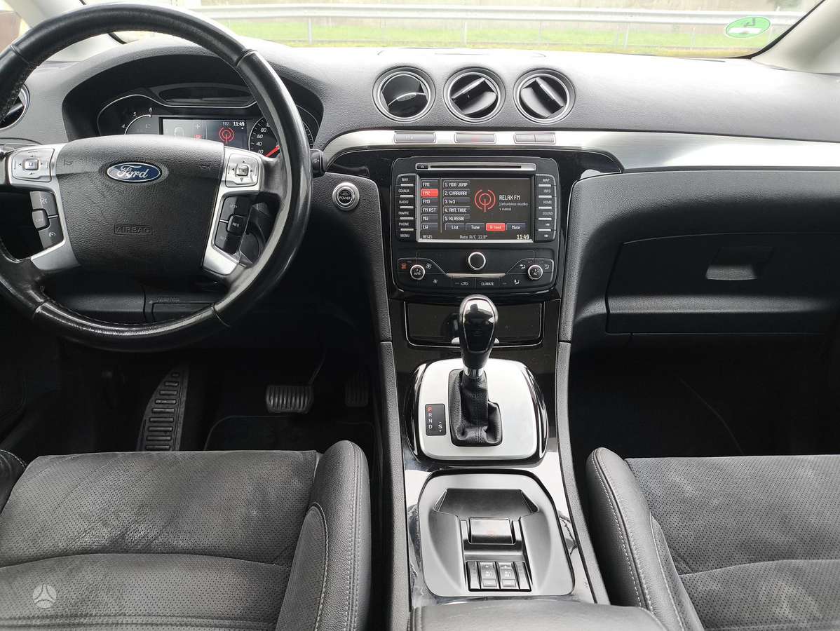 Ford S-MAX 2013 — photo 24
