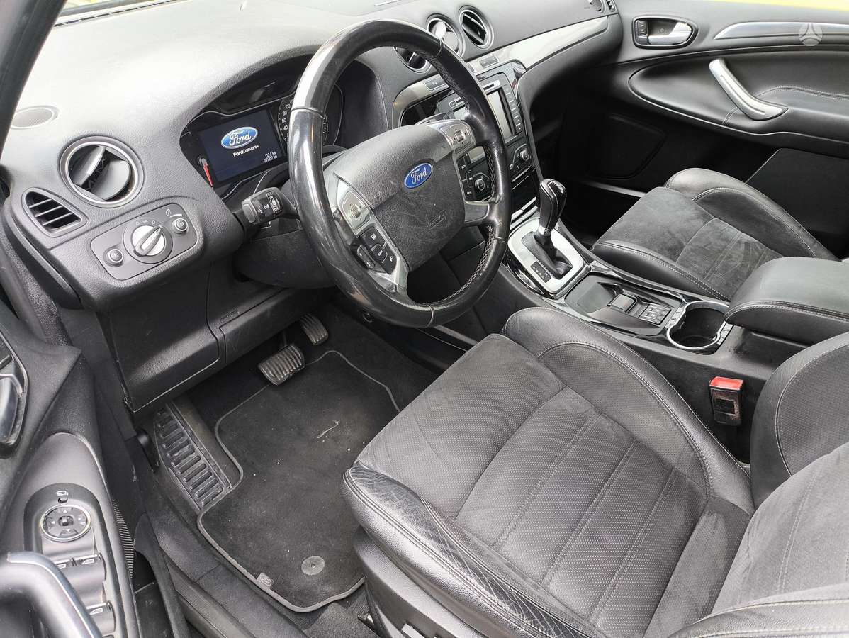 Ford S-MAX 2013 — photo 9