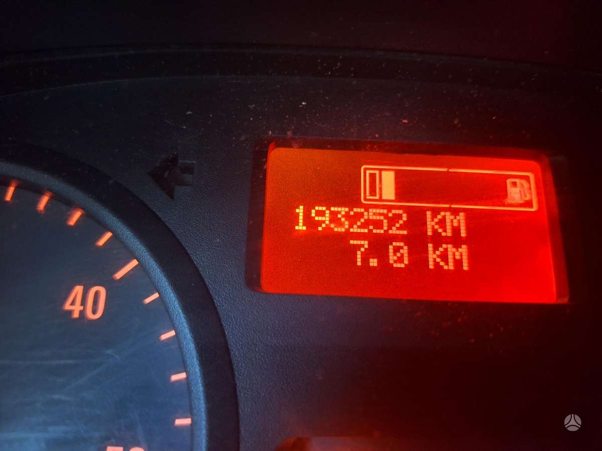 Opel Vivaro 2012 — photo 10