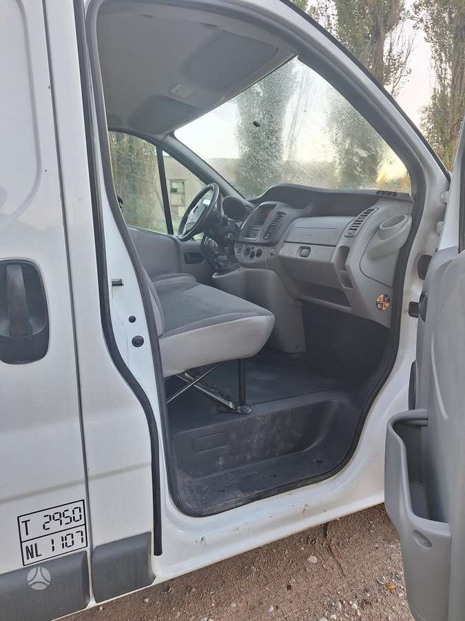 Opel Vivaro 2012 — photo 6