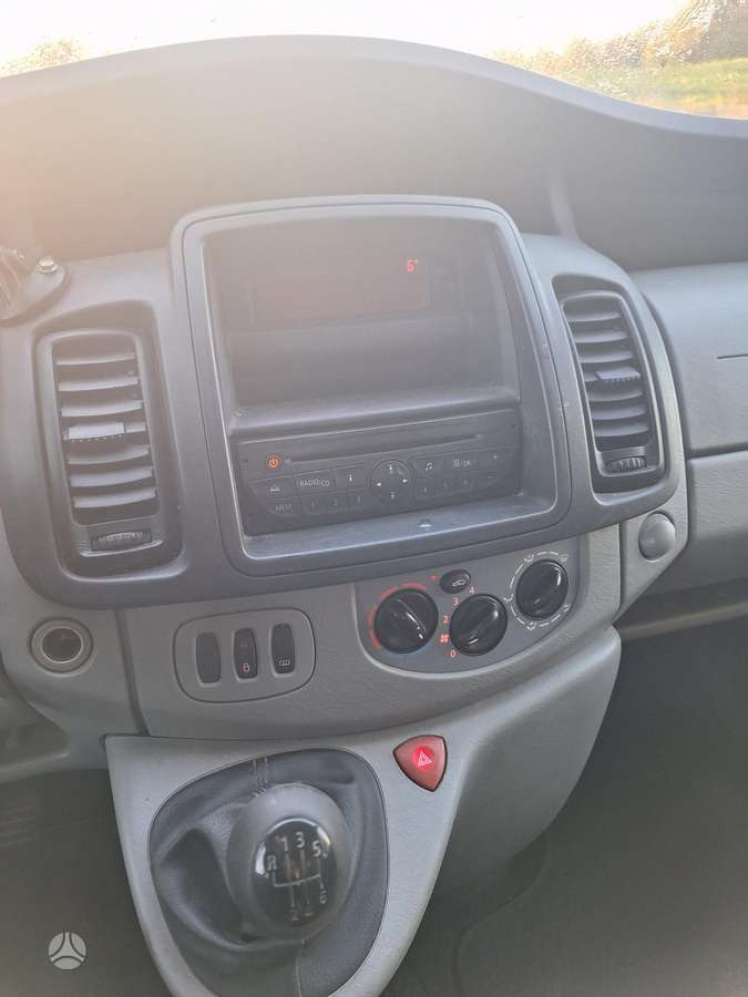 Opel Vivaro 2012 — photo 9