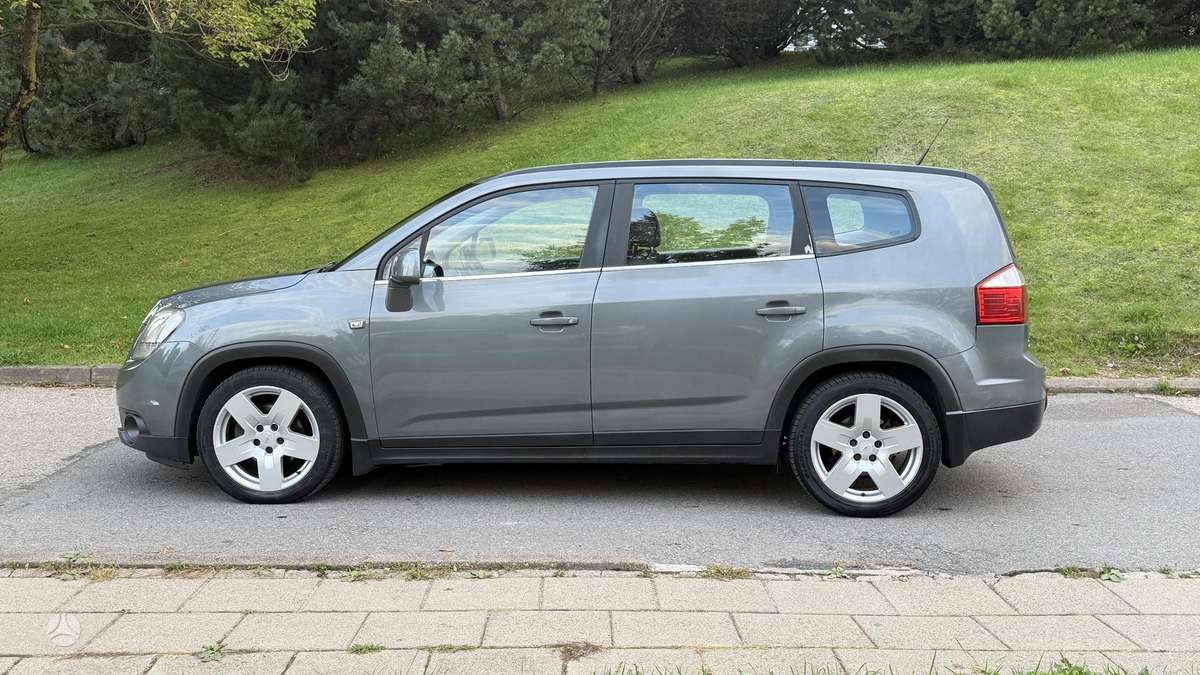 Chevrolet Orlando 2011 — салон