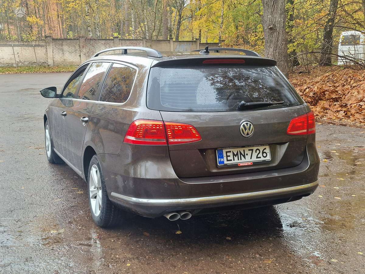 Volkswagen Passat 2011 — салон