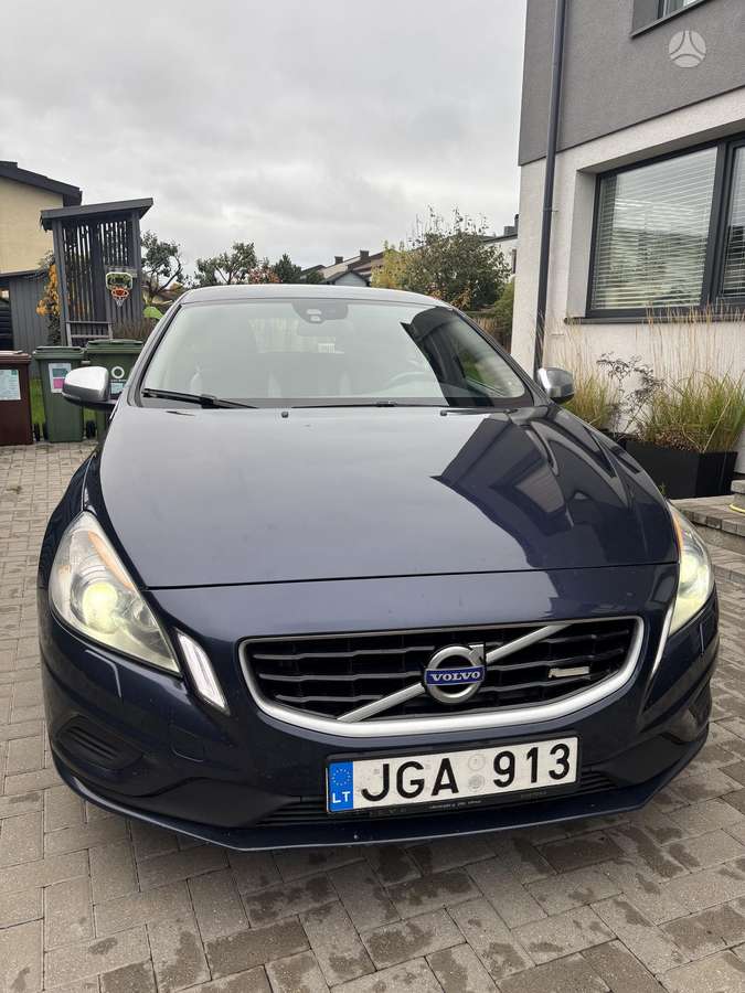 Volvo V60 2011 — вигляд ззаду