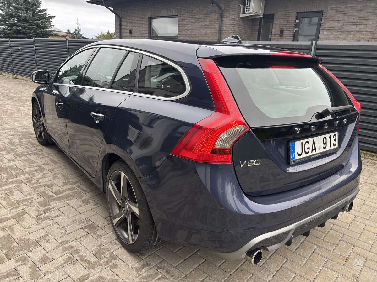 Volvo V60 2011 — салон