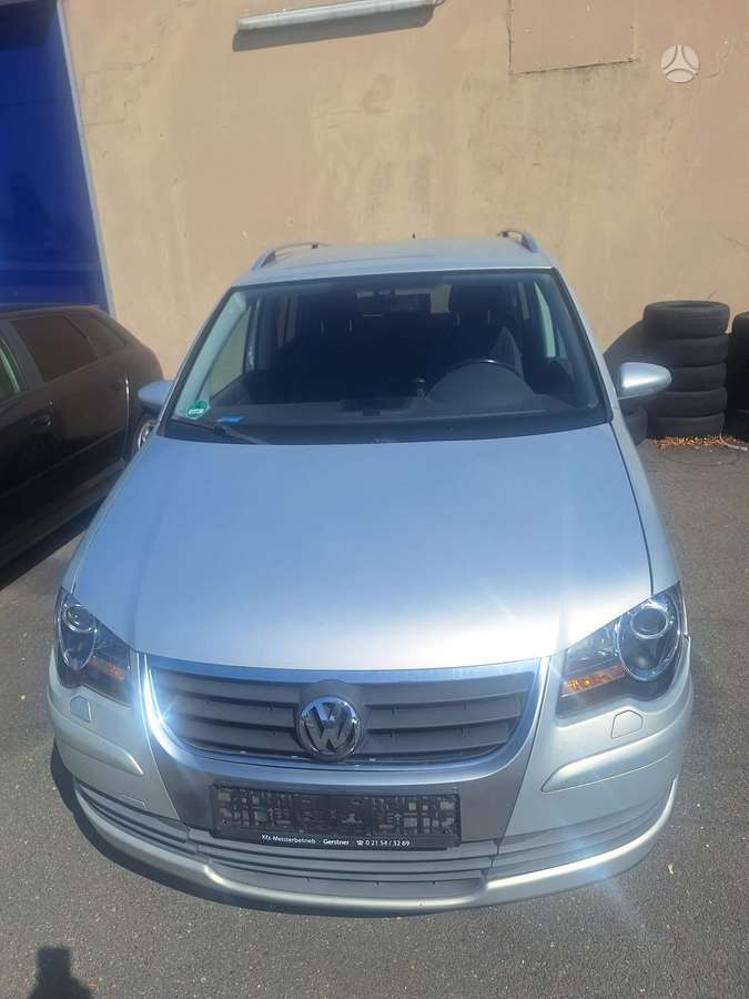 Volkswagen Touran 2010 — photo 20