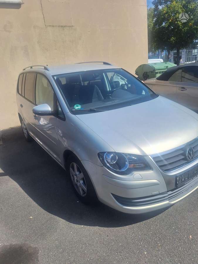Volkswagen Touran 2010 — photo 21