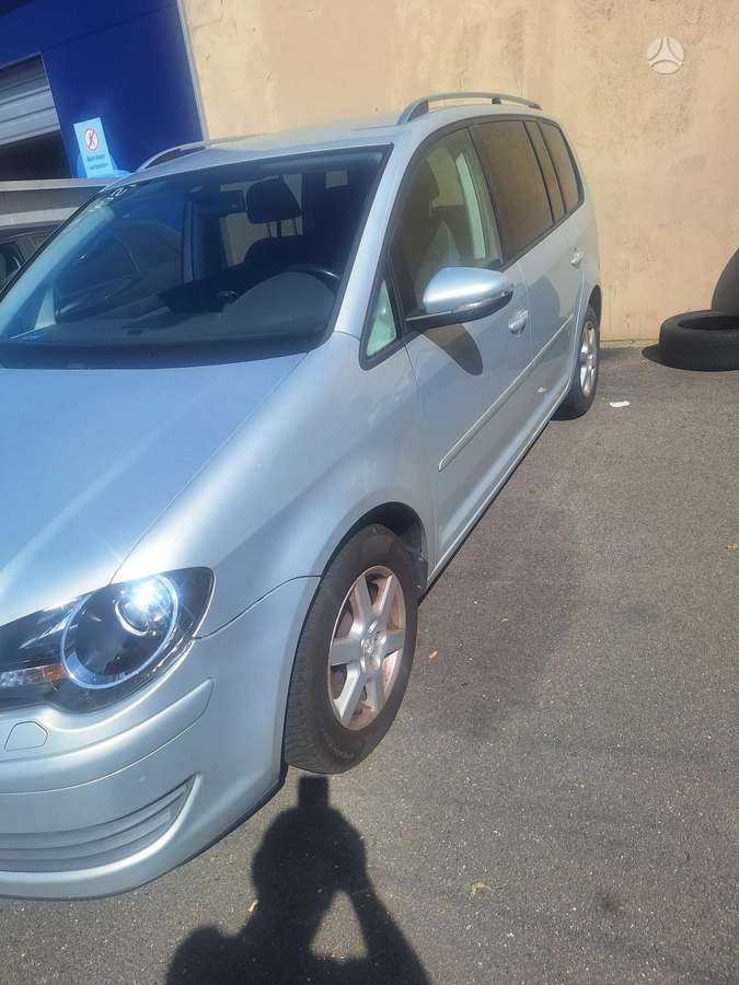 Volkswagen Touran 2010 — photo 22