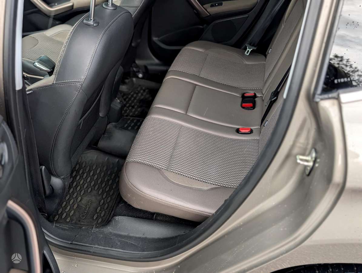Peugeot 2008 2014 — photo 13