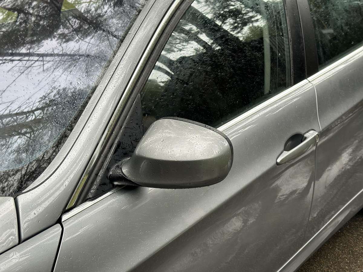BMW 325 2010 — photo 11