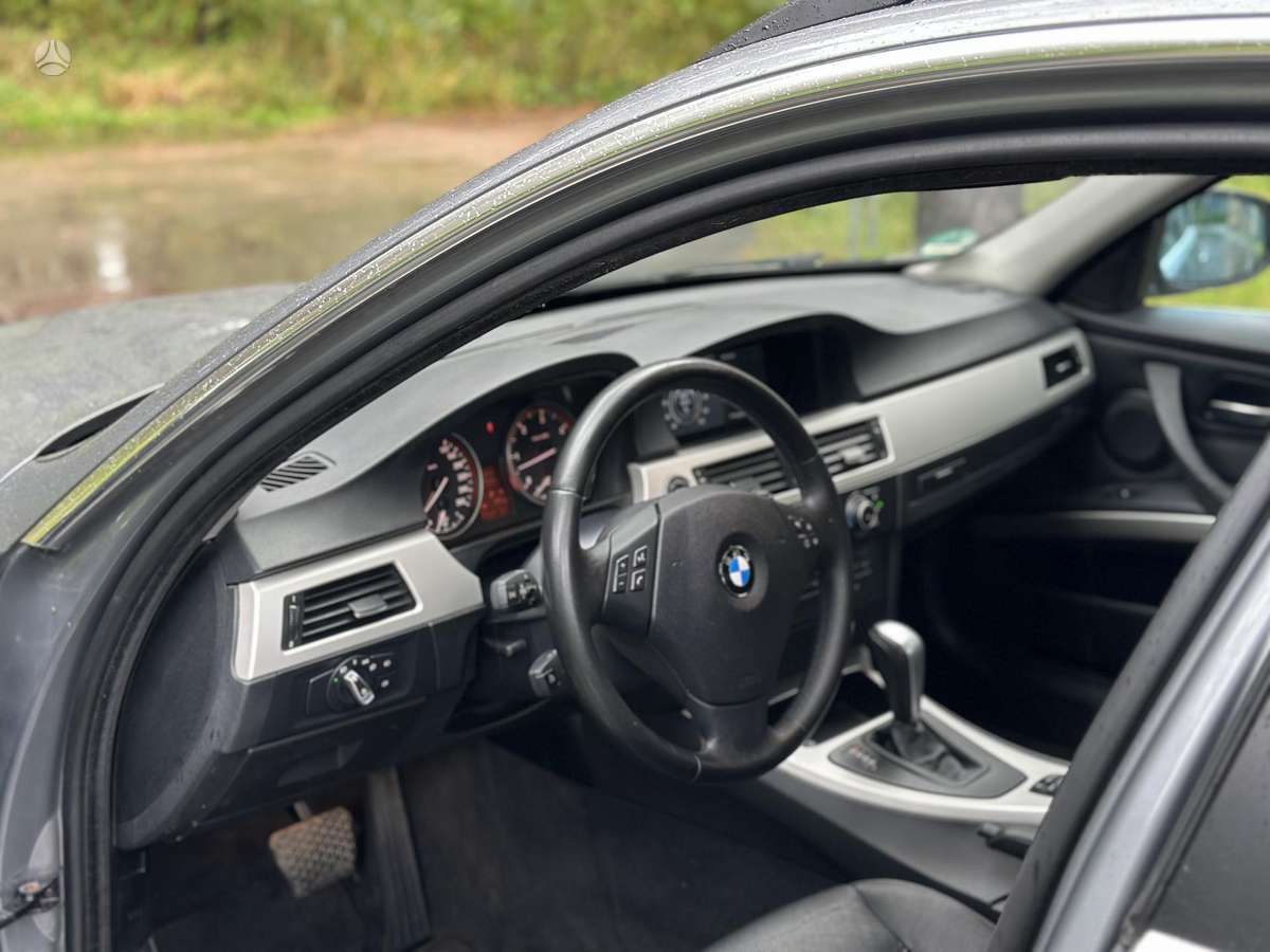 BMW 325 2010 — photo 12