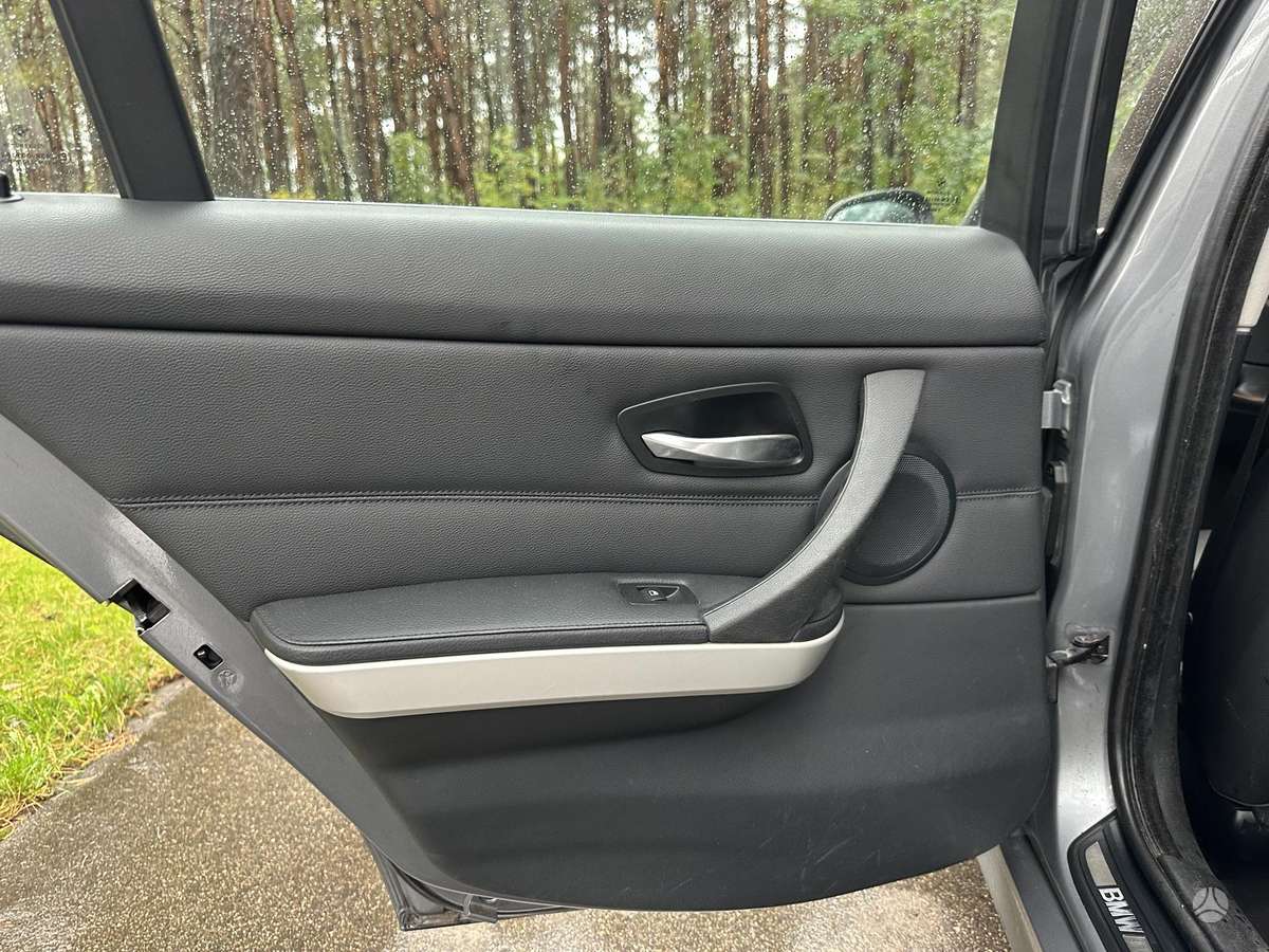 BMW 325 2010 — photo 14