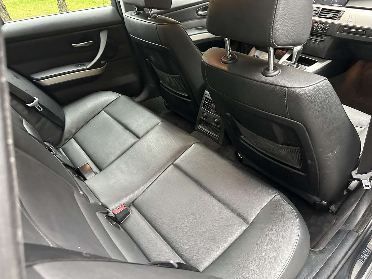 BMW 325 2010 — photo 15