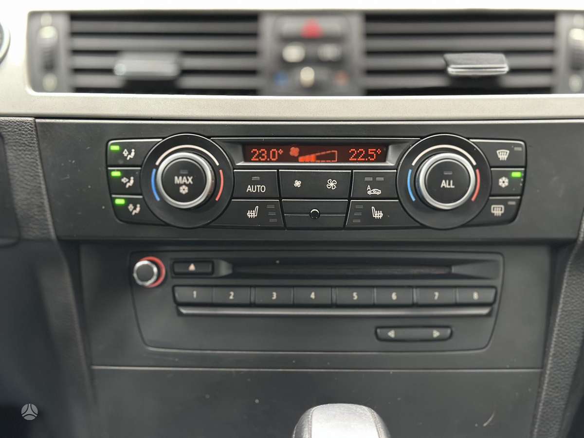 BMW 325 2010 — photo 18