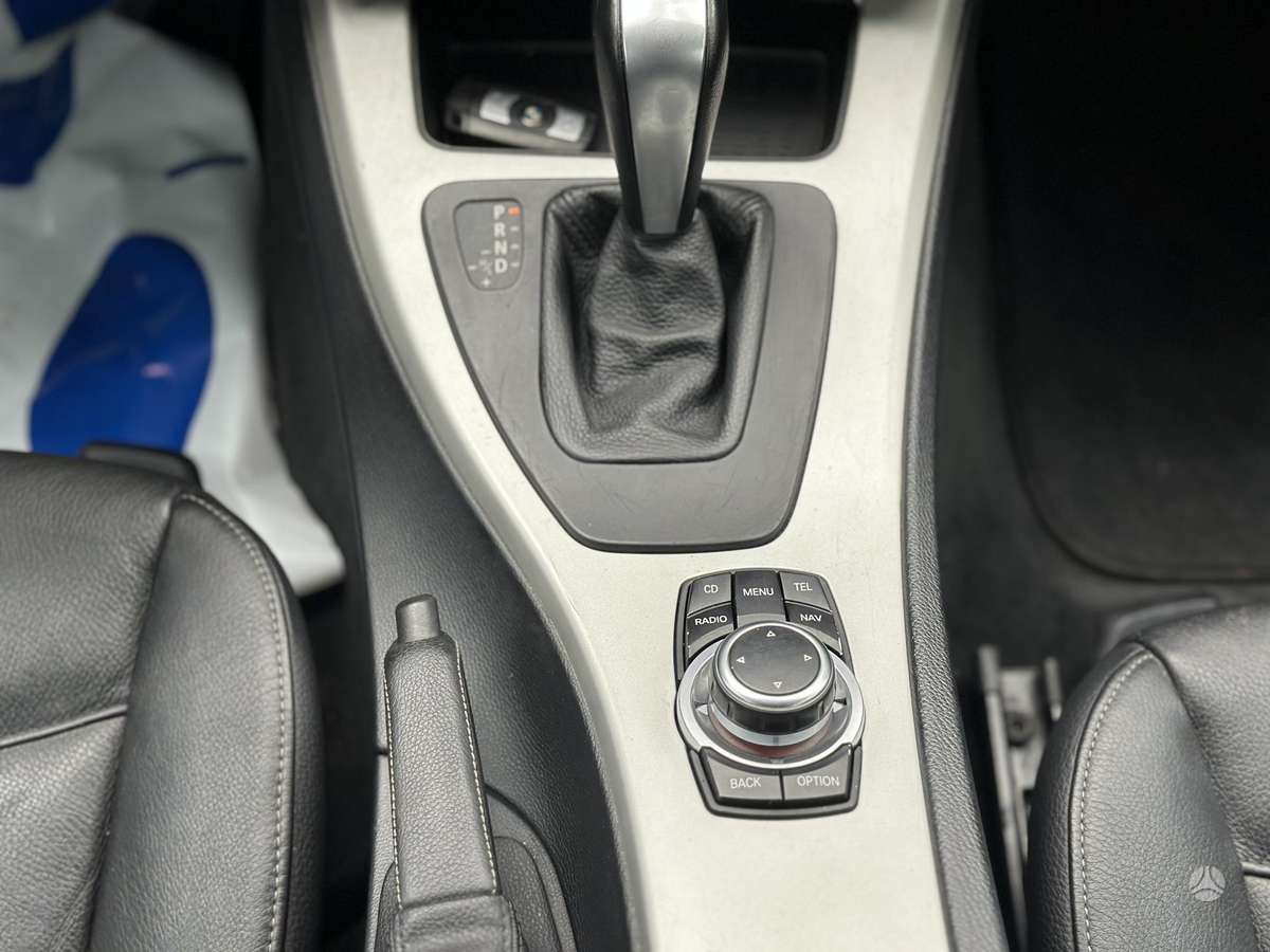 BMW 325 2010 — photo 19